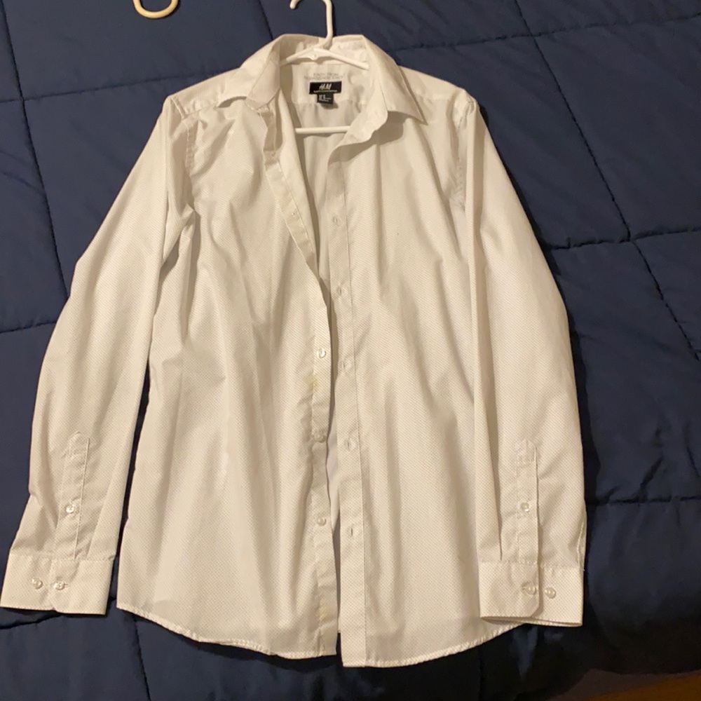 H&M White Polka Dot button down shirt